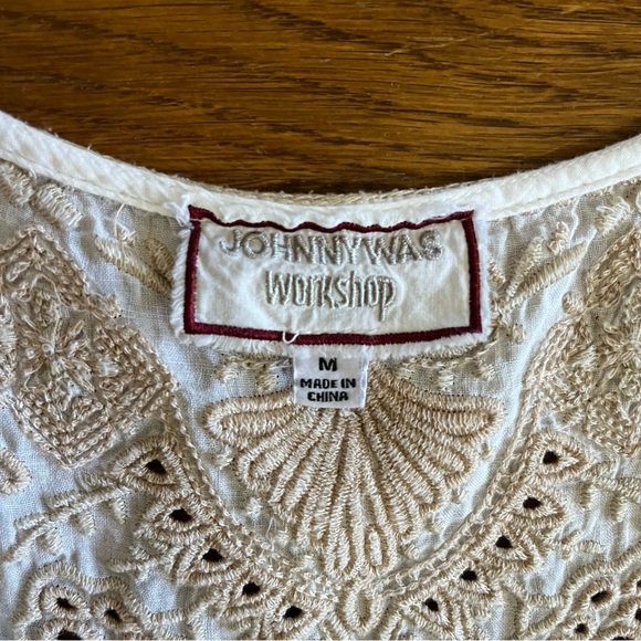Johnny Was workshop top M embroidered neutral lightweight boho - Picture 5 of 6